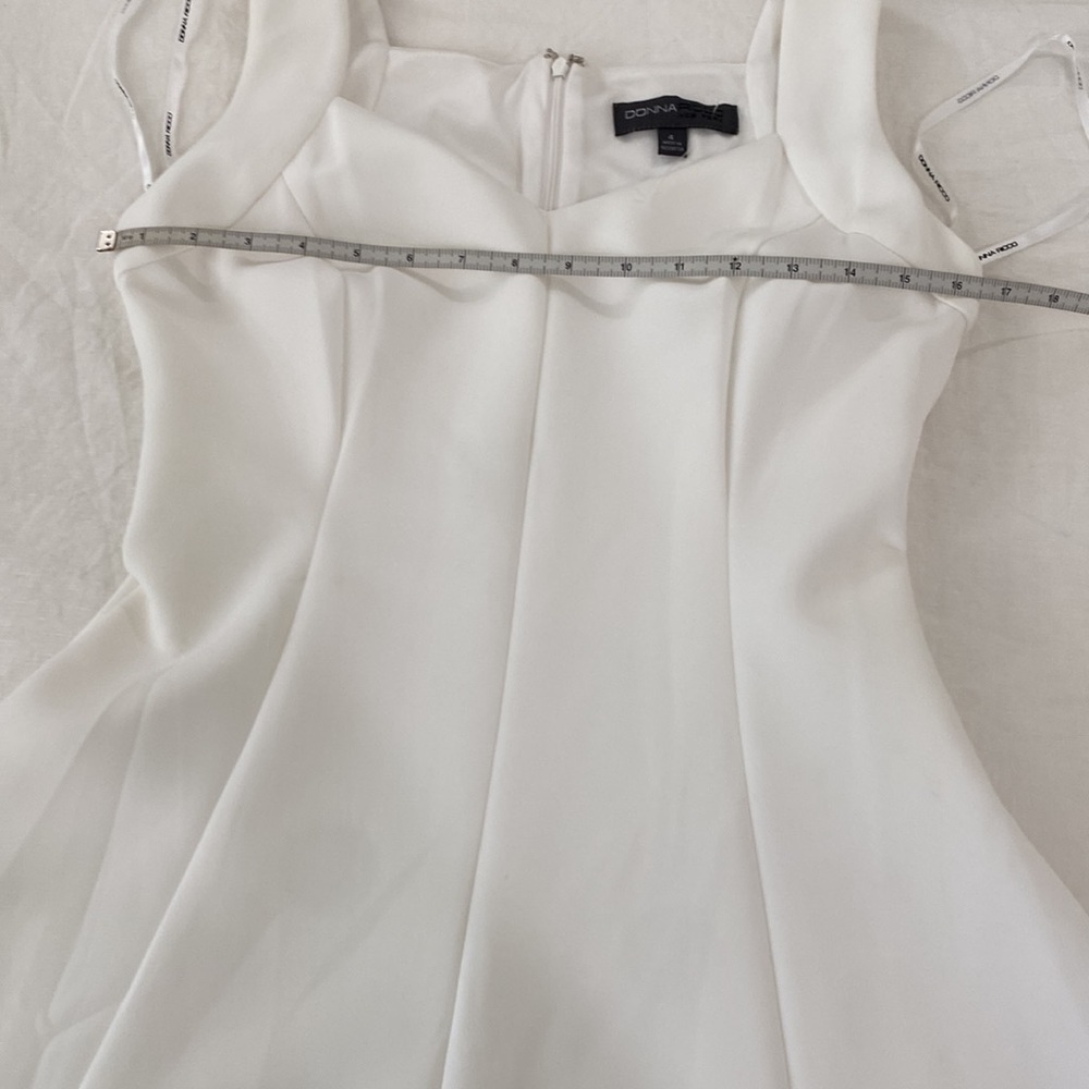 Donna Ricco white neoprene dress w/ crochet trim at bottom. Skater style. Size 4 - Picture 11 of 11